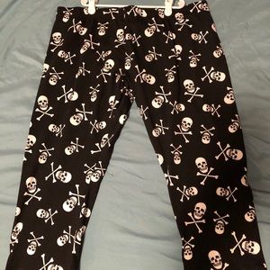 Skull print Capri leggings. Never worn.